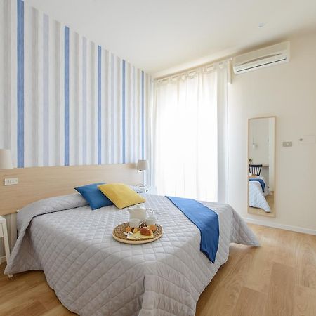 Hotel Esplanade Римини Екстериор снимка