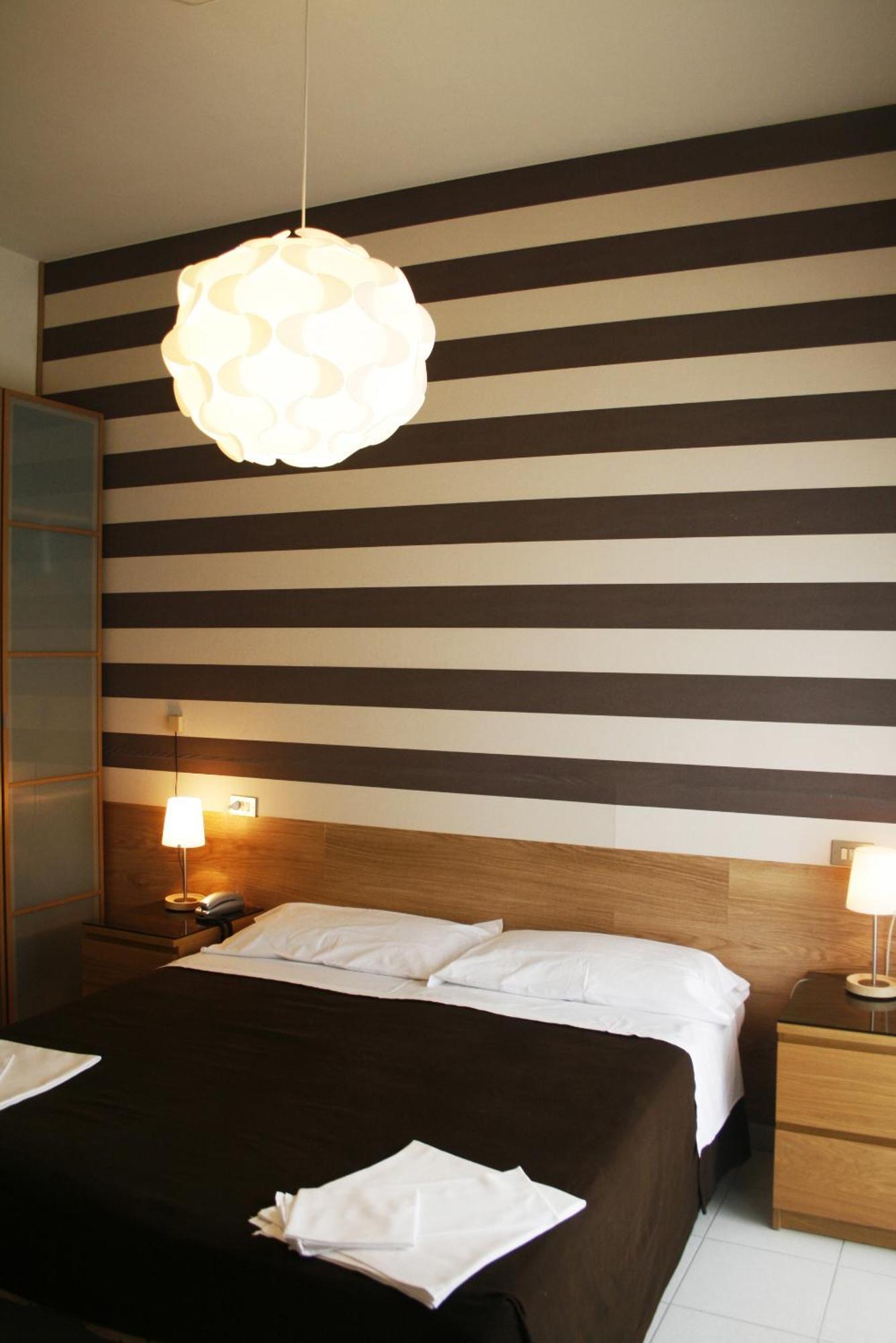 Hotel Esplanade Римини Екстериор снимка