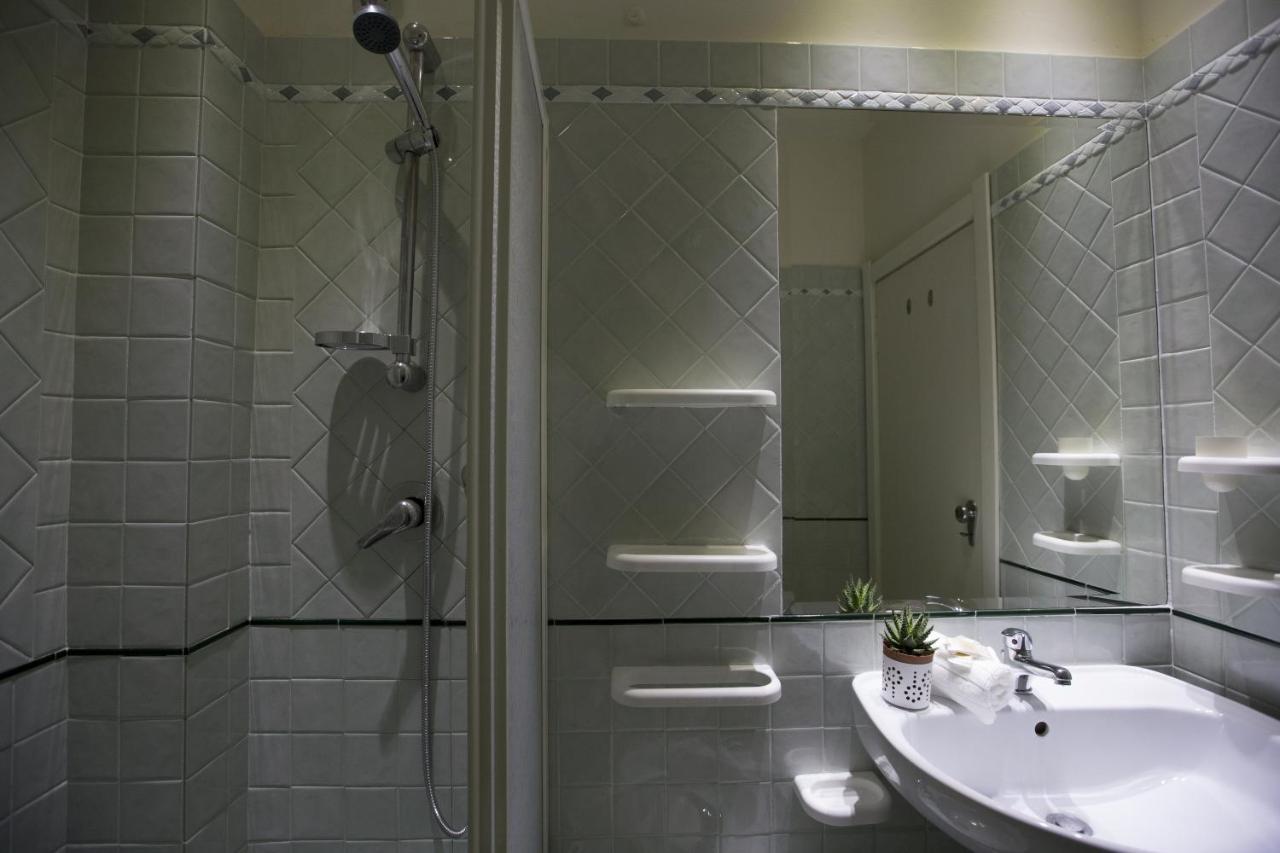 Hotel Esplanade Римини Екстериор снимка